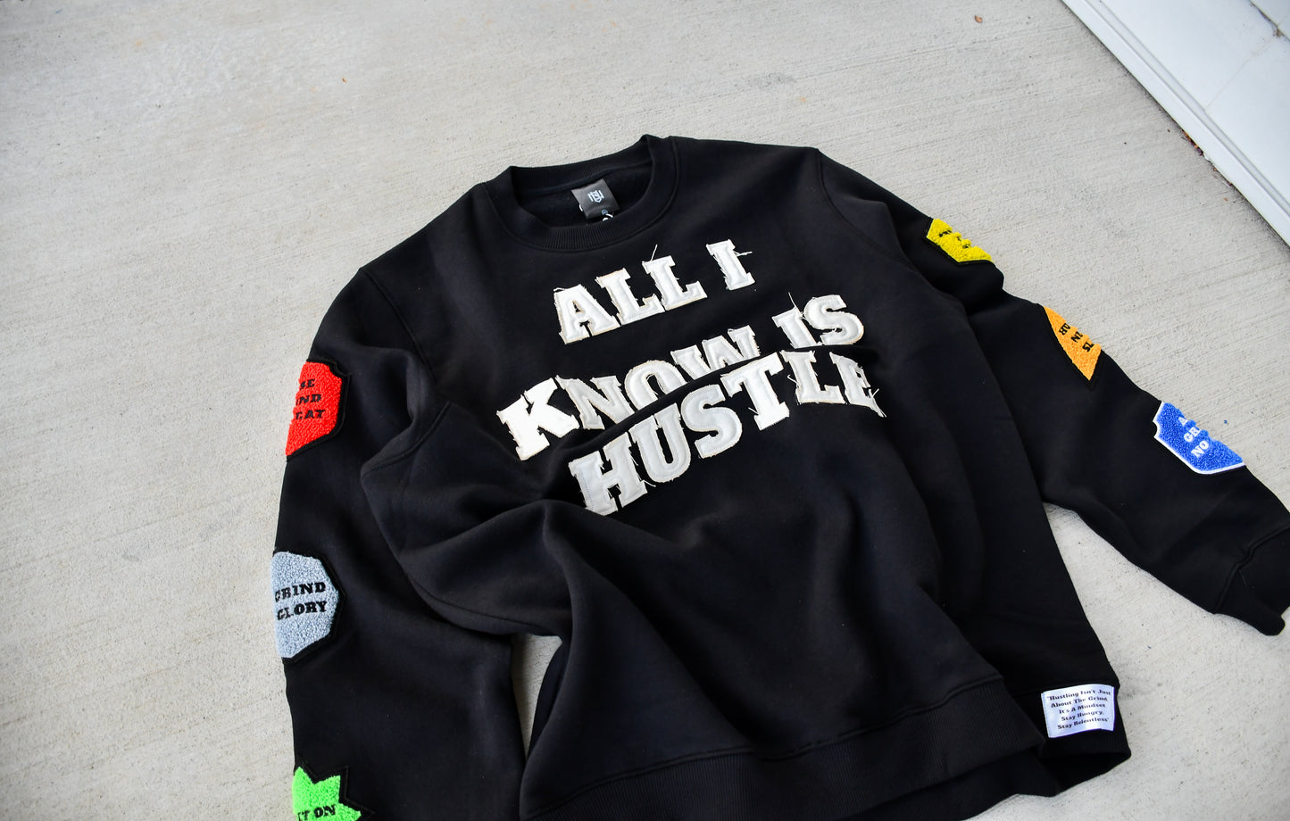 ALL I KNOW IS HUSTLE - CREWNECK SWEATSHIRT 3rue Vizion