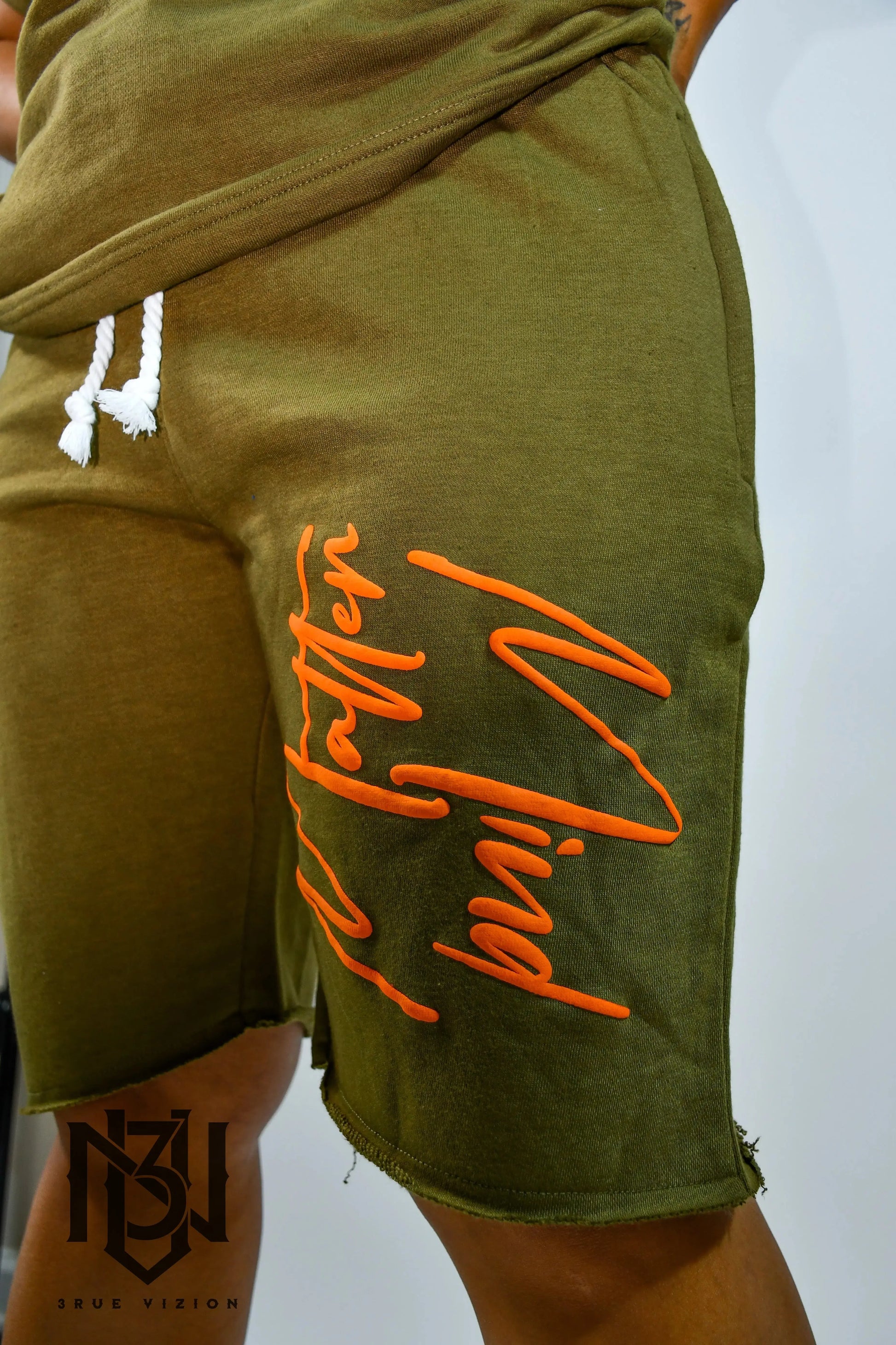 Mind Over Matter Distressed Shorts – Green/Orange 3rue Vizion
